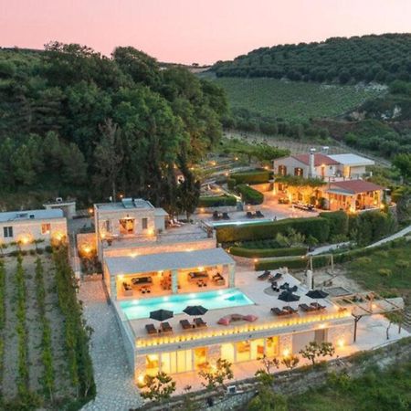 Villa Mantilari Wine Estate 7 Apartments 2 Private Pools 1 Heated Tennis Court Fitness Center Арханес Экстерьер фото