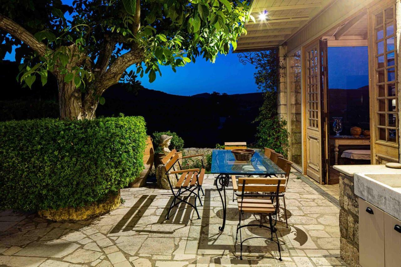 Villa Mantilari Wine Estate 7 Apartments 2 Private Pools 1 Heated Tennis Court Fitness Center Арханес Экстерьер фото