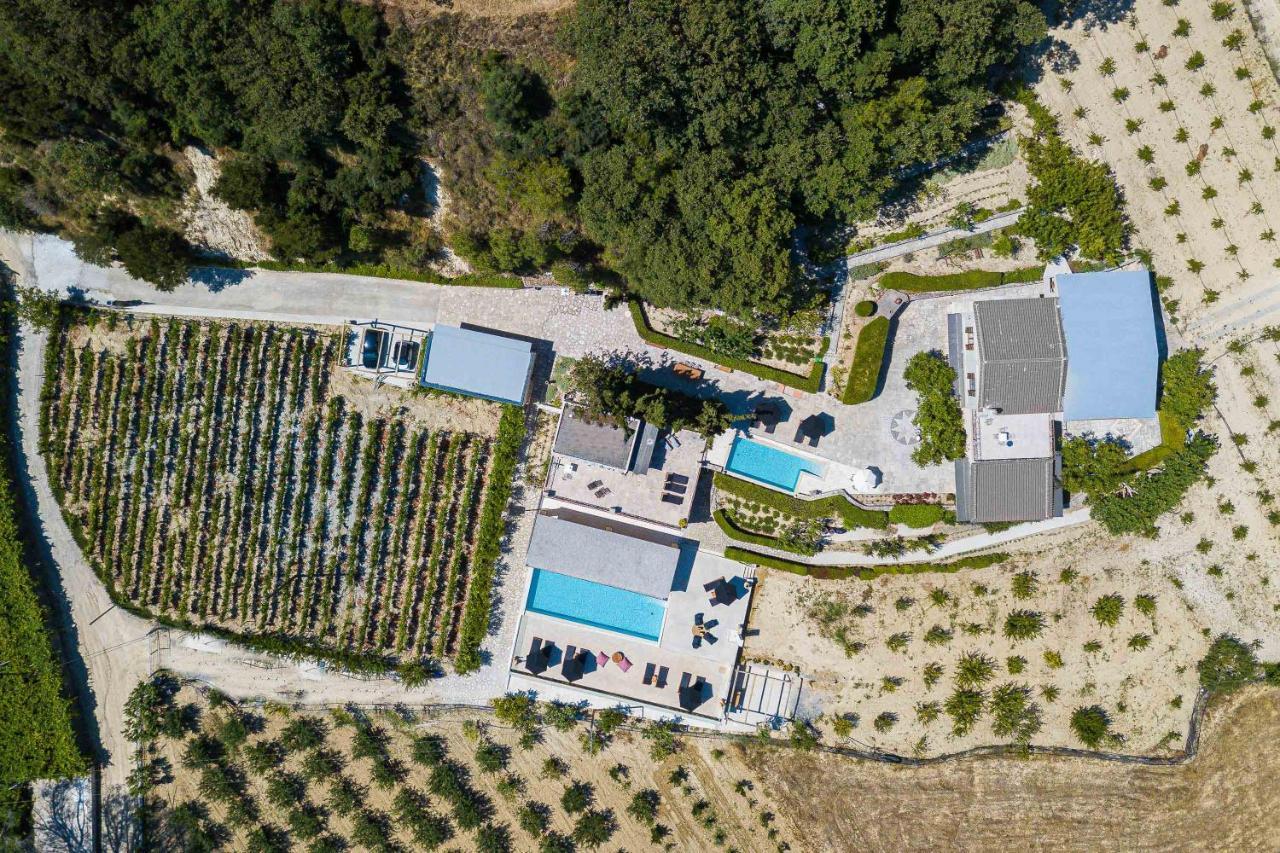 Villa Mantilari Wine Estate 7 Apartments 2 Private Pools 1 Heated Tennis Court Fitness Center Арханес Экстерьер фото