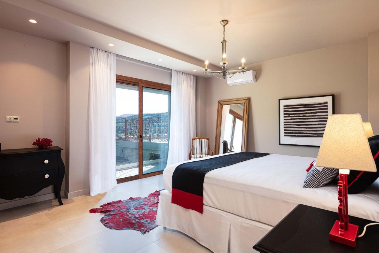 Villa Mantilari Wine Estate 7 Apartments 2 Private Pools 1 Heated Tennis Court Fitness Center Арханес Экстерьер фото