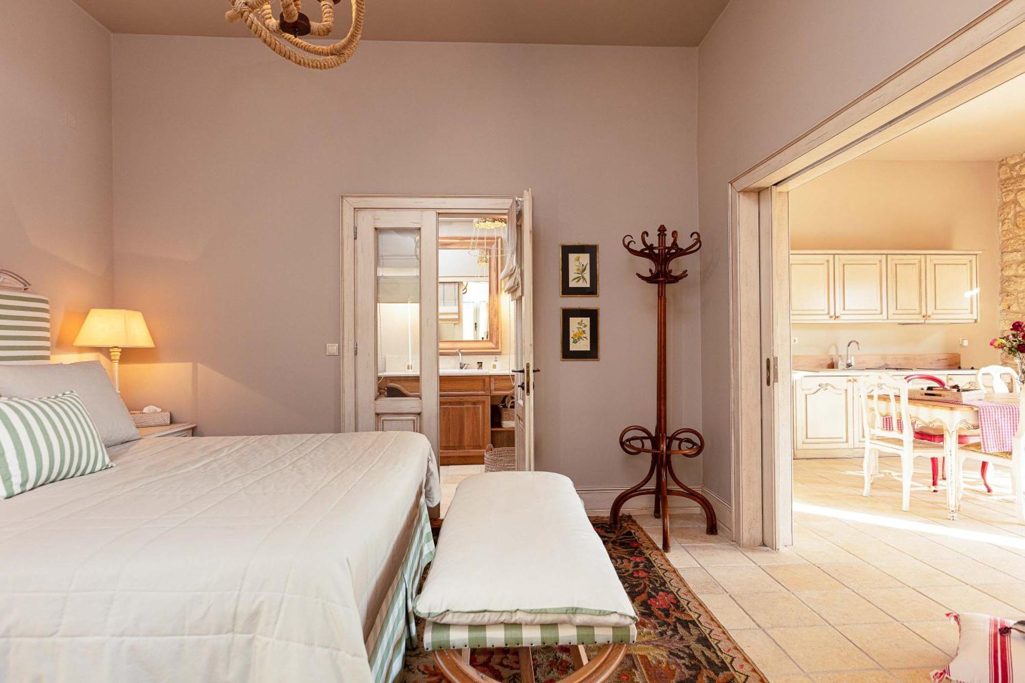 Villa Mantilari Wine Estate 7 Apartments 2 Private Pools 1 Heated Tennis Court Fitness Center Арханес Номер фото